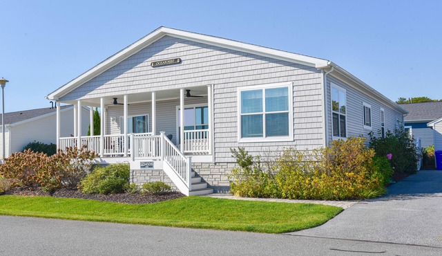 Family fun - waterfront, beach, pools, pet friendly!