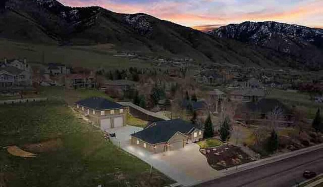 Family Fun with Adventure AND Relaxation! Fun Factory, Hot Tub, and Style Galore