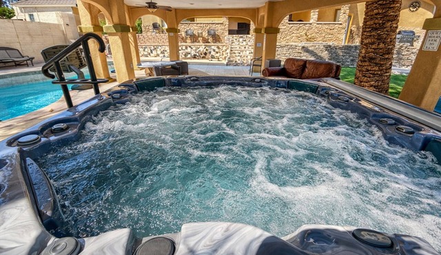 Family Fun with Epic Game Room & Gym + Pool & Spa + Jungle-Themed Courtyard!