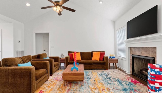 Family Game Nite | 3 Bedroom Home Bowling Green KY
