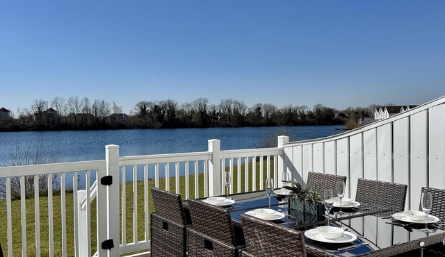 Family Lakeside Lodge, Cotswold Water Park