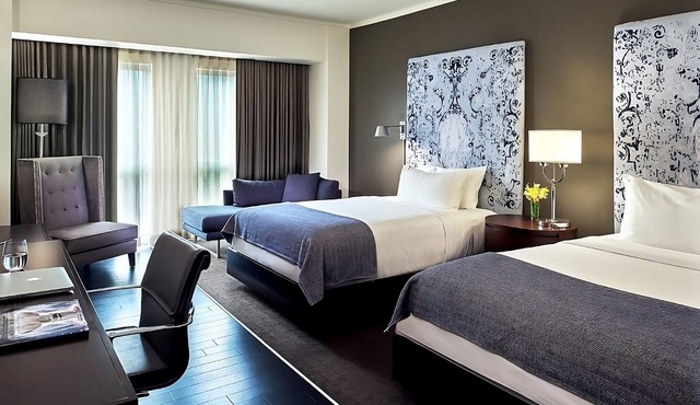 Family Getaway! 2 Spacious Units, Pool, Pets Allowed Near Rockhurst University!