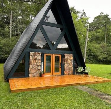 Family getaway, Aframe, lake, and cozy fire pit