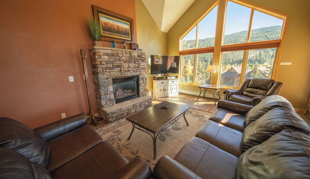 Family Getaway | Balcony, Trails & Mountain Views