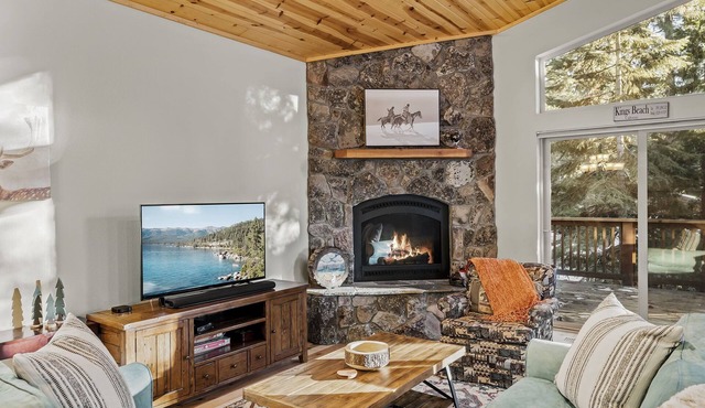 Family Getaway | Bunk Room, Queen Suite, Near Shops, Dining & Lake Tahoe Fun!