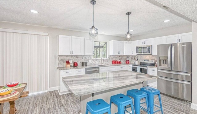 Family Getaway-Centrally Located