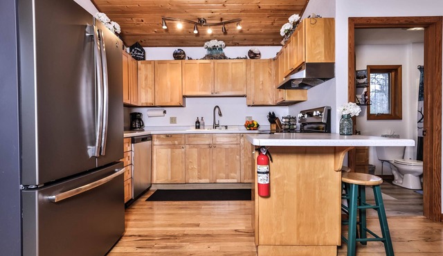 🌟Family Getaway🔥FirePit🔥Game room🌟Lake Front💧Private Location🌟Close to town🏖️