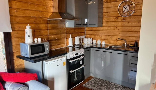 Family getaway Cabin with hot tub located on private owners land