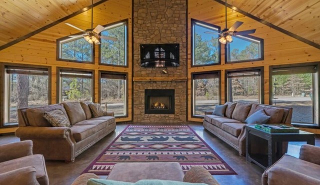 Family Getaway | Hot Tub Fire Pit Pool Table