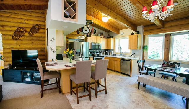 Family Getaway in Ned! Theater, Game Room & Garage