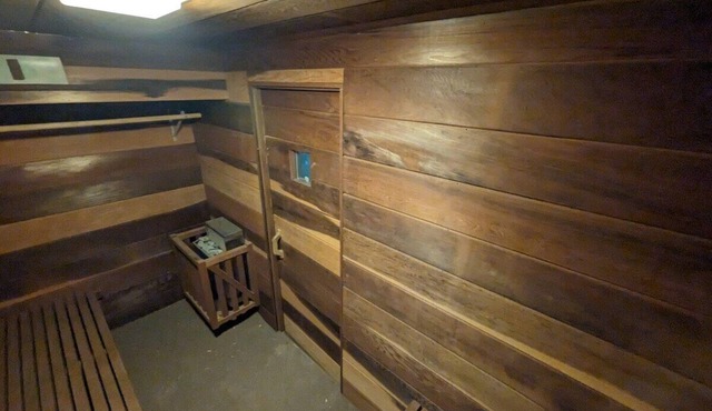 Family Getaway: Indoor Pool, Sauna & Arcade