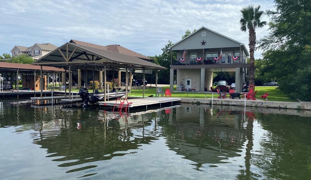 Family Getaway - LBJ Waterfront - Beautiful Lake Views - Game Room - Boat Dock