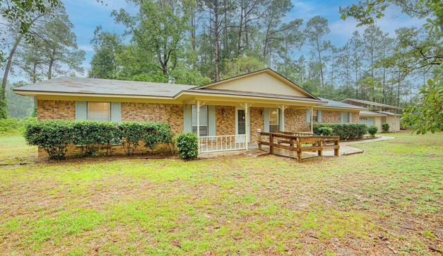 Family Getaway on 4 Acres in Mineola!