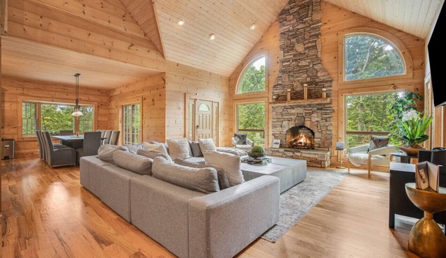 Family Getaway: Pool, Game Room, Fire Pit & 3 Kings