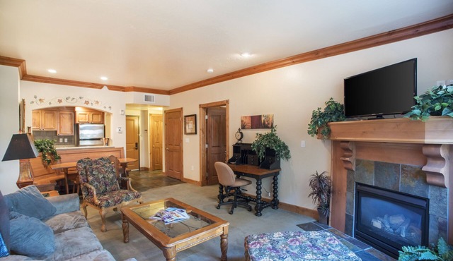 Family getaway~Pool, Tubing, Skiing, & Ice Castles Villa 1022-1