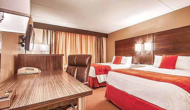 Family Getaway Room with Pool & Easy Theme Park Access