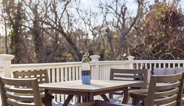 Family Getaway Walkable to Town