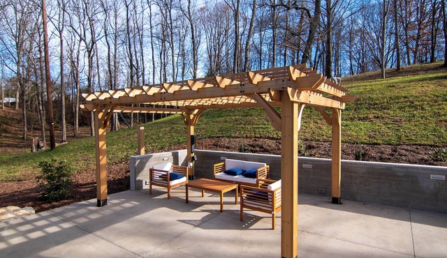 Family Getaway with Fire pit/Patio 20 min to AVL