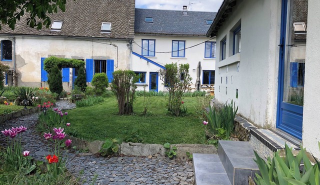 Family gîte (11 people) with swimming pool