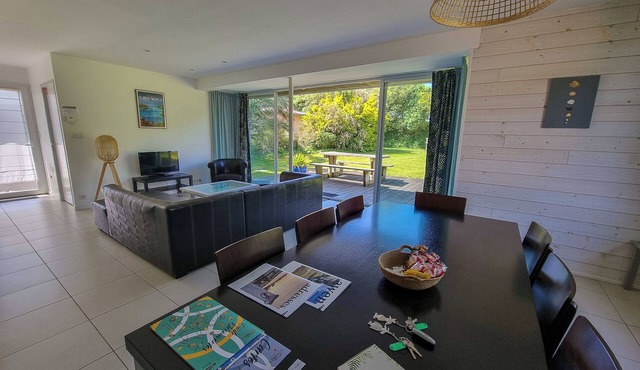 Family gîte 6/8 people 100m from the sea/GR34 with swimming pool