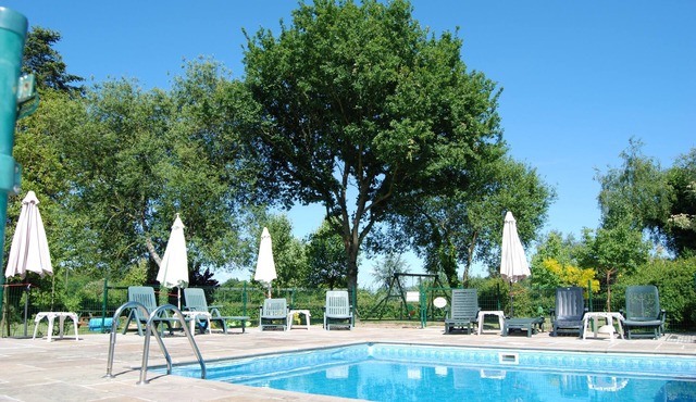 Family Gite, private heated pool, 5 bedrooms, 5 bathrooms, jacuzzi, sleeps 12