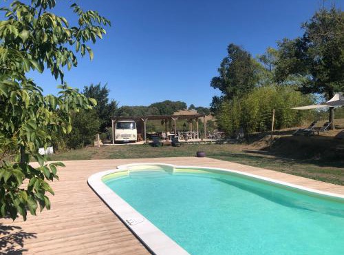 Family Gîtes on Domaine du Cammazet in the countryside with pool