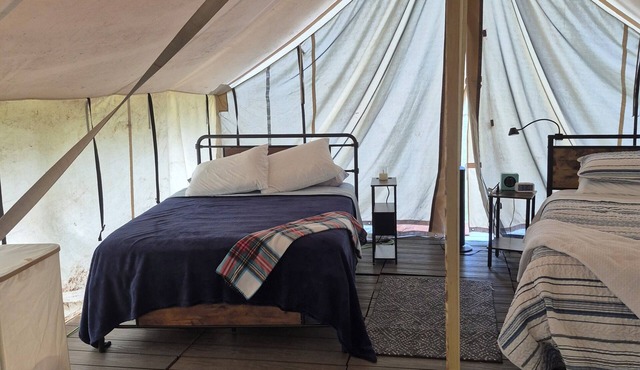 Family Glamping Tent in Relaxing Campground in West Omaha