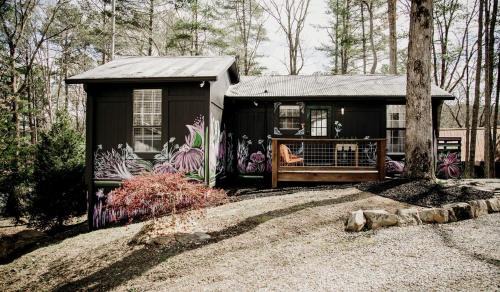 Family Glampsite: A Unique Cabin Retreat for Adventure in Tracy City, TN