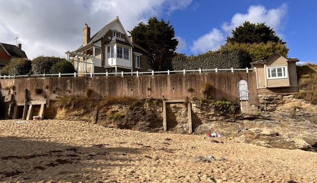 Family Granite stone house with direct access to the beach of St-Sieu, Lancieux