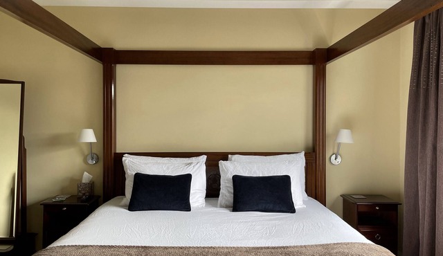 Family & Group 4 Bedrooms Parking Luxurious