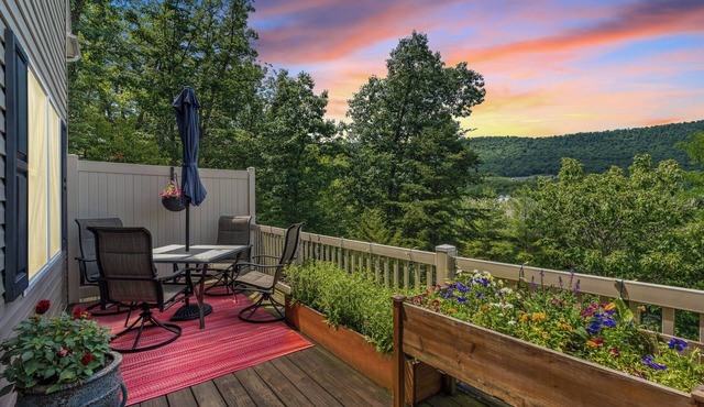 Family & Group Friendly Mountain Retreat w/HotTub,EV Charger,Ski,Mountain View