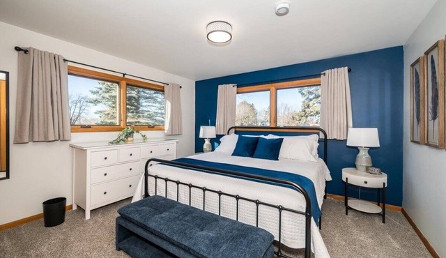 Family, Group Friendly, Large Yard, Only 6 Miles To Duluth, MN! EV Charger