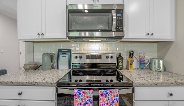 Family&Group Getaway - 4BR Tallahassee Home for 10