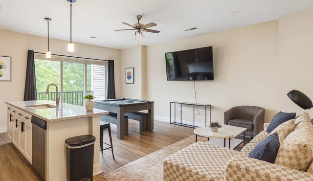 Family & Group Retreat|3 Queens Beds + Pool Table 2nd