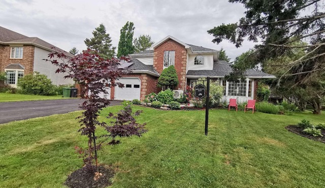 Family groups are welcome in the entire villa it is a cozy place near Walmart