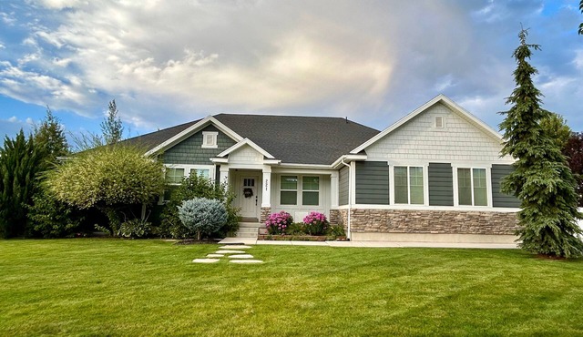 Family groups, hot tub, sleeps 16, 6br4ba, firepit