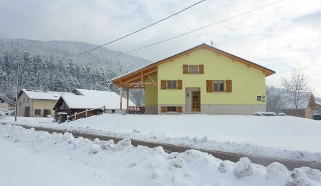 Family guest rooms in Vecoux, nature and activities