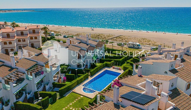 Family House with Pool on the Beachfront · UHC ARENAL 163