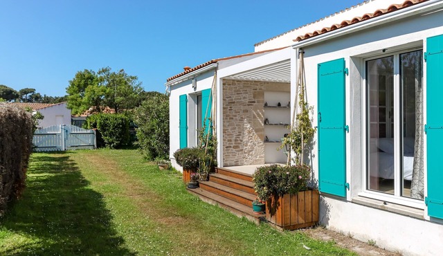 Family House at Grand-Village-Plage with 3 Bedrooms, Wi-Fi, and Washing Machine - 6 People