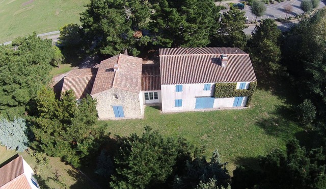family house 150m from the beach facing south