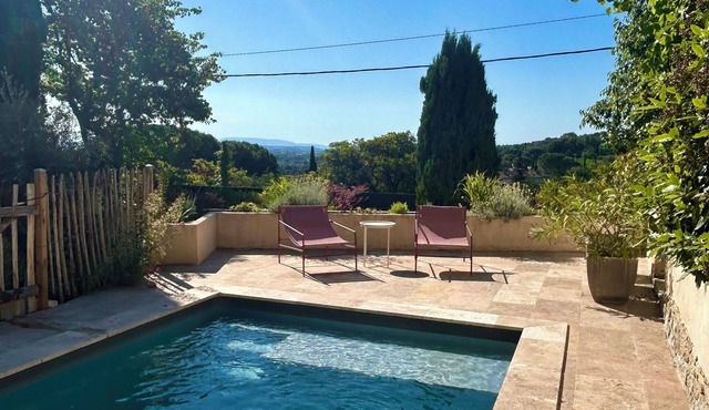 Family home in Villeneuve les Avignon. Festival d'Avignon!