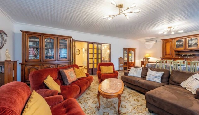 Family Hacienda with 3000 m² Garden – Sun, Space & Sea Nearby