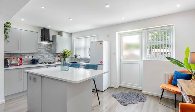 Family Haven 5 min to City Centre + 2 free parking