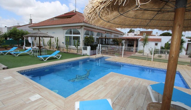 Family Haven Near the Sea: Private Pool, Pet-Friendly, Wi-Fi, Optional A/C