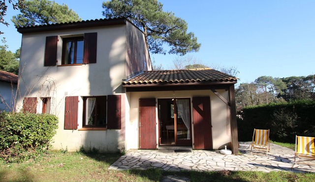 Family home 750m from the beach, garden and private parking