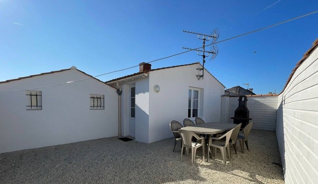 Family house in Talmont-Saint-Hilaire with private courtyard