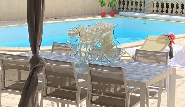 Family holiday property up to 20p with gites 2kms from the Pont du Gard