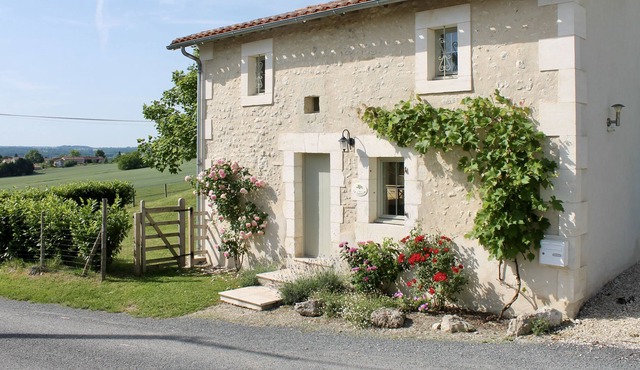 Family Holiday Hamlet - Heated Pools, Golf, Tennis, Creche, 10 mins to beach!