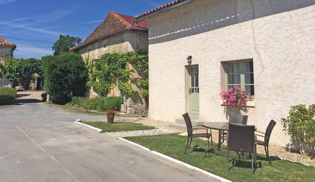 Family Holiday Hamlet - Heated Pools, Golf, Tennis, Creche, 10 mins to beach!