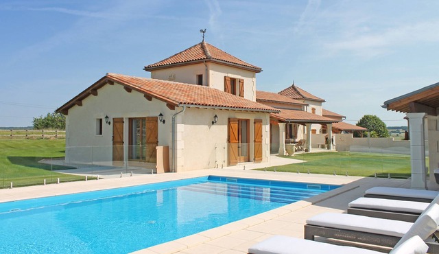 Family Holiday Hamlet - Heated Pools, Golf, Tennis, Creche, 10 mins to beach!
